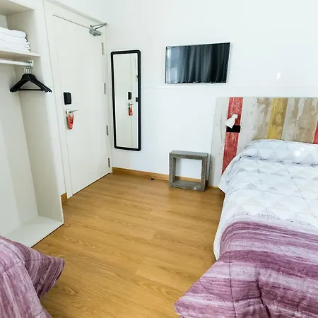 Far Bernabeu Hostal Madrid