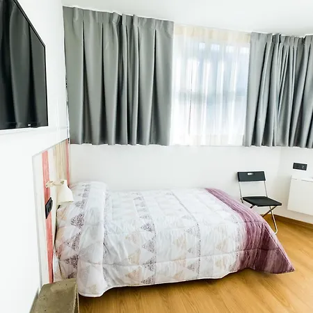Far Bernabeu Hostel