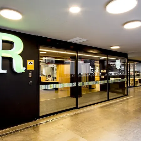 Residencia Universitaria Resa Claudio Coello דירה