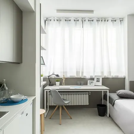Residencia Universitaria Resa Claudio Coello דירה