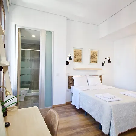 The Bridge Huertas Guest house