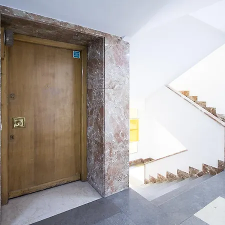 Estudios Gran Via Apartment