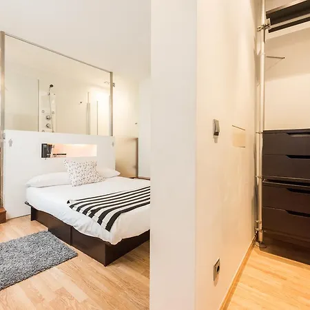 Chic Gran Via Calle San Bernardo Apartment *