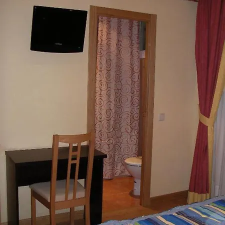 Pensión Cortes 2*