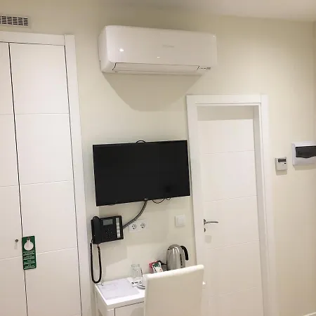 格兰大道街角酒店 3*