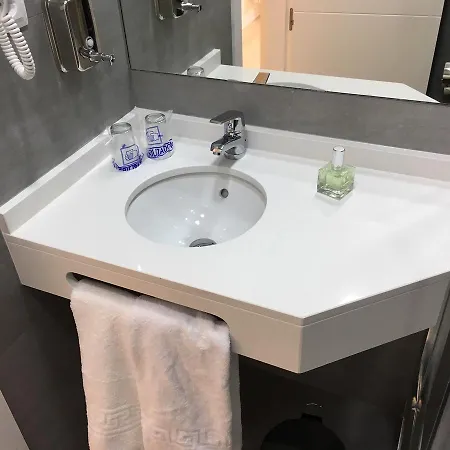 Guest house Rincon De Gran Via 3*