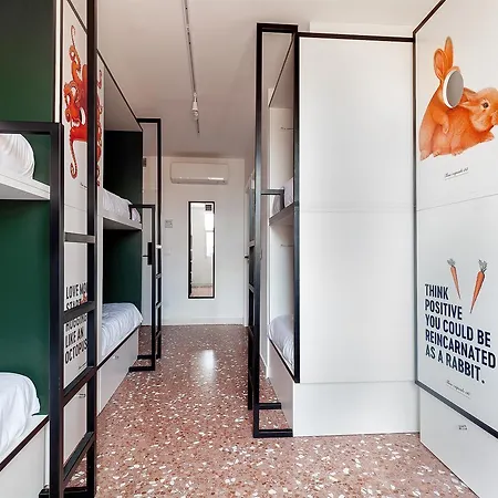 2060 The Newton Ostello Madrid