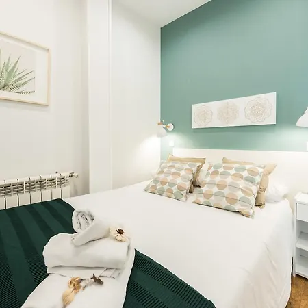 Gran Via I Santa Ana Apartment *