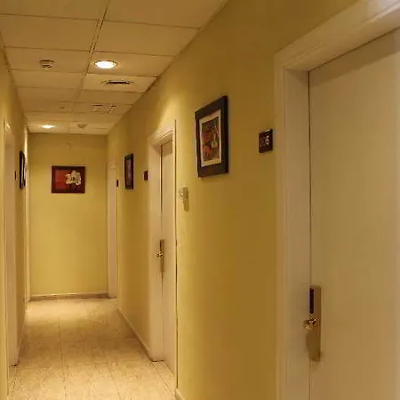 Barajas Plaza Hotel 3*