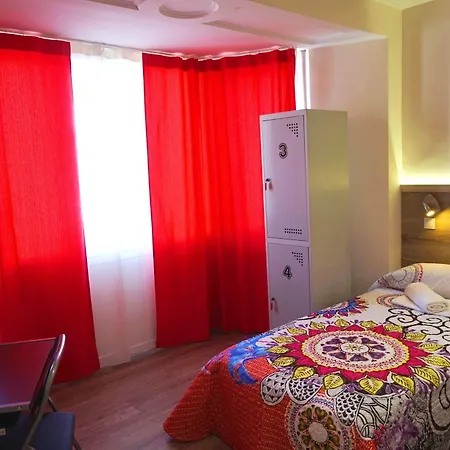 Muchomadrid Hostel *
