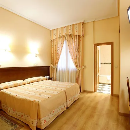 Hotel Sil & Serranos 2*