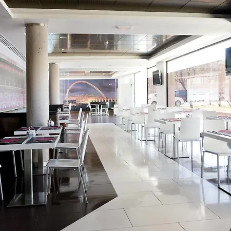Tach Airport Hotell 4*