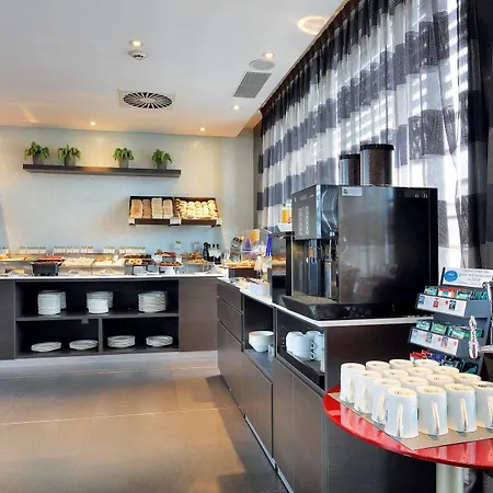 Eurostars Plaza Mayor Hotel 4*