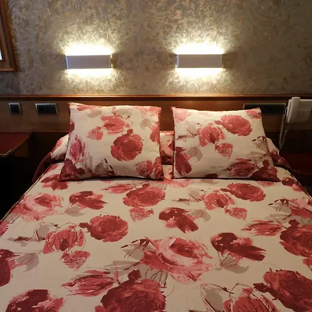 格兰威亚阿根廷西班牙宿舍 3*