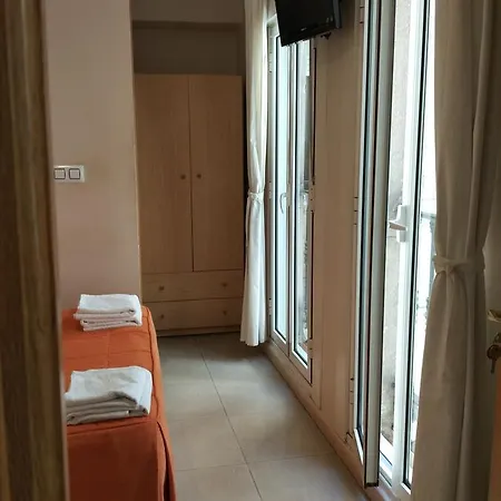Dominguez Hotel