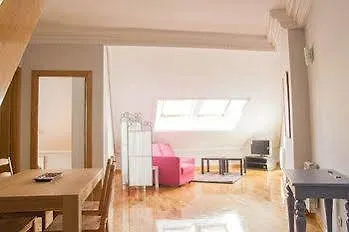 Apartamentos Madrid Apartment