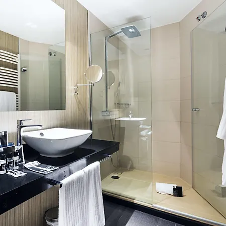 Hotel One Shot Luchana 4*