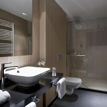 One Shot Luchana Hotel