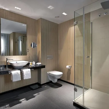 Hotel One Shot Luchana 4*