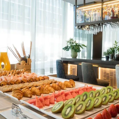 Hotel Ac Feria By Marriott 4*