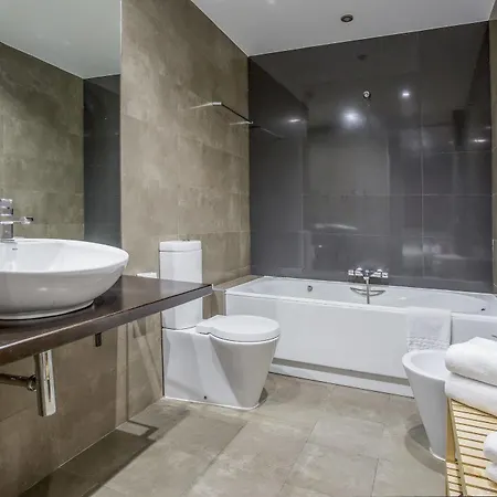 Gran Via Suites *