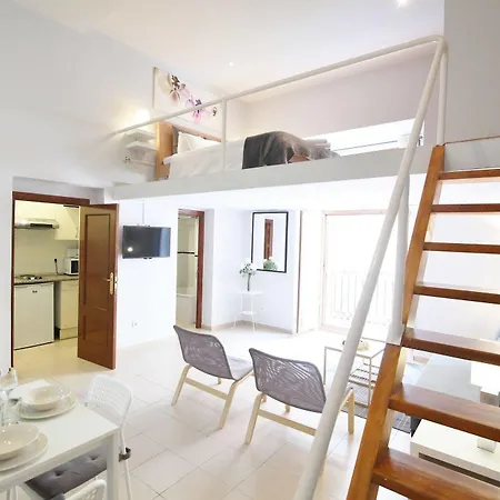 L&h Plaza Santa Ana Appartement