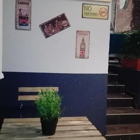 Grupo Rh - Hostel