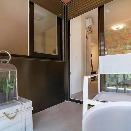 Beautiful Next To Santiago Bernabeu By Batuecas * Madrid