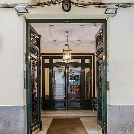Luxury Golden Next To Gran Via! Apartment Madrid