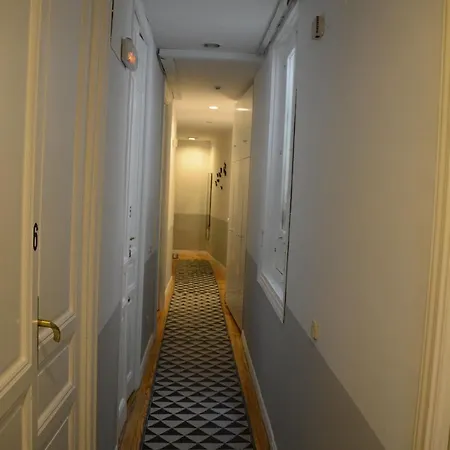 Alvaro Residencia 3* Madrid