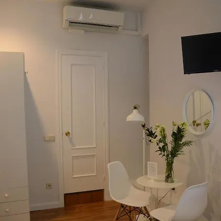 Alvaro Residencia Guest house