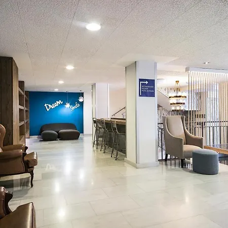 Aparthotel Airport Suites, Affiliated By Melia 2*