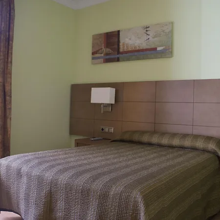 Hotel 4c Puerta Europa 2*