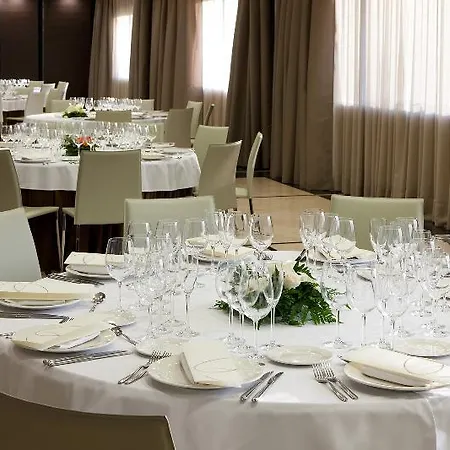 Nh Ribera Del Manzanares Hotel