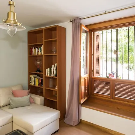 Gomez De Mora Apartment
