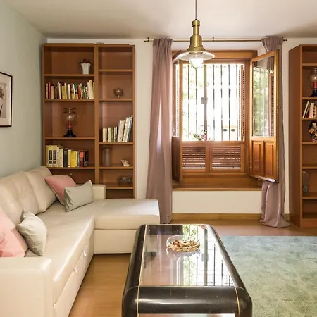 Gomez De Mora Apartment