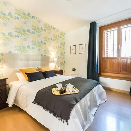 Gomez De Mora Apartment