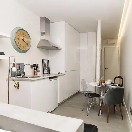 Modern In Embajadores Street By Batuecas * Madrid