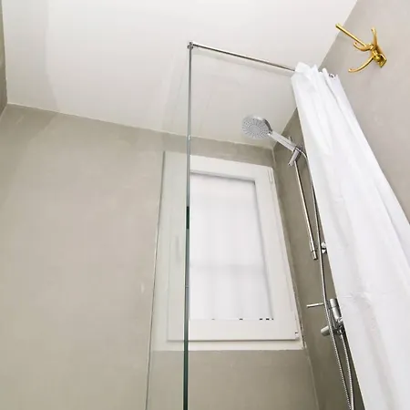 Modern In Embajadores Street By Batuecas Madrid