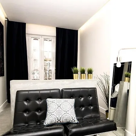 Modern In Embajadores Street By Batuecas Apartment