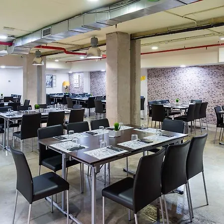 Aparthotel Airport Suites, Affiliated By Melia 2*
