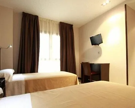 Pensión Avenida Barajas 3*