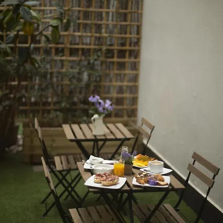 Petit Palace Tres Cruces 3* Madrid