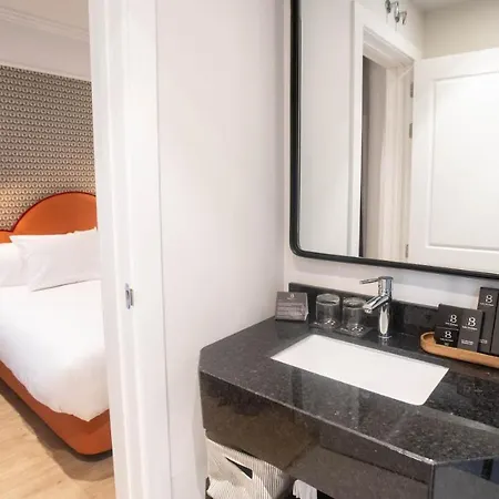 Soho Boutique Opera Hotel 4*