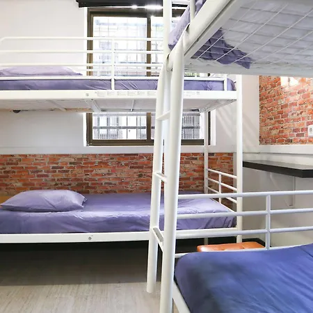 Meetingpoint Hostal *