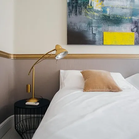 220m² 4 Slaapkamer, 3 Privé Badkamer In Salamanca