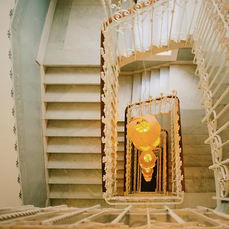 Отель Petit Palace Lealtad Plaza