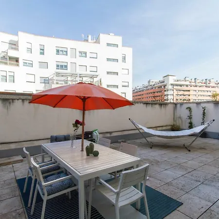 Luminoso, Moderno Y Amplio En Río I Parking Apartamento Madrid