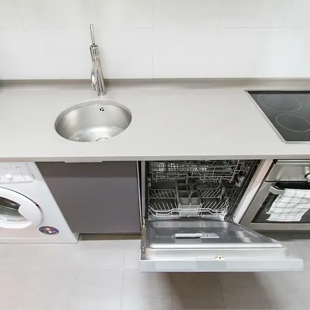 Luminoso, Moderno Y Amplio En Rio I Parking * Madrid