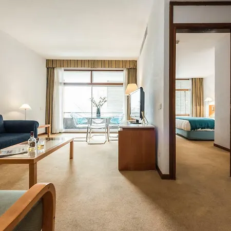 Chic Eurobuilding Apartment